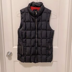 Gap Black puffer vest